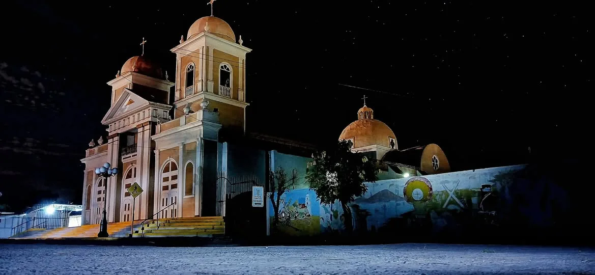 Iglesia San Andrés de Pica, pueblo colonial cerca de terrenos Longacho